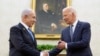 Tổng thống Joe Biden (phải) gặp Thủ tướng Israel Benjamin Netanyahu tại Phòng Bầu dục của Nhà Trắng ở Washington, ngày 25/7/2024.