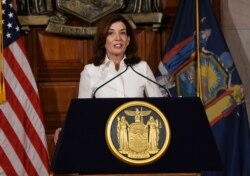 New York Valisi Kathy Hochul