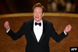 Gecenin sunuculuğunu Amerikalı komedyen Conan O’Brien yaptı.